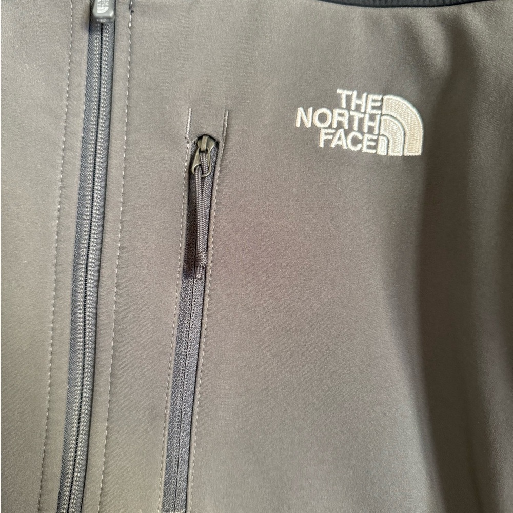 The North Face Men's Dual-Tone Performance Jacket - Picture 3 of 4